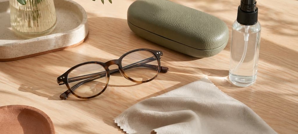 Jak dbać o okulary? 7 najczęstszych błędów, czyszczenie krok po kroku i pielęgnacja powłok