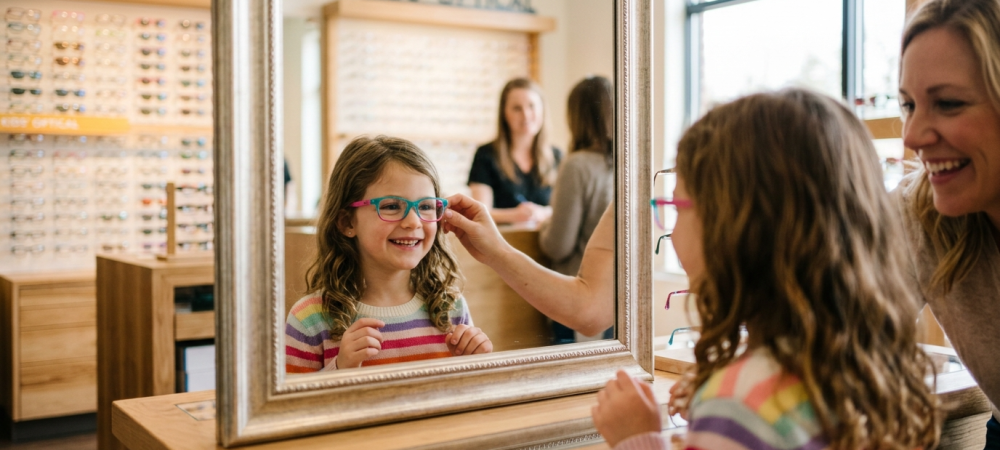 Okulary dla dziecka – jak wybrać pierwsze oprawki i zadbać o zdrowy wzrok?