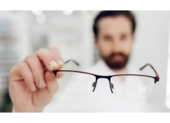 Krótkowzroczność: sprcyfica wyboru okularów - «Ok.Optyk»