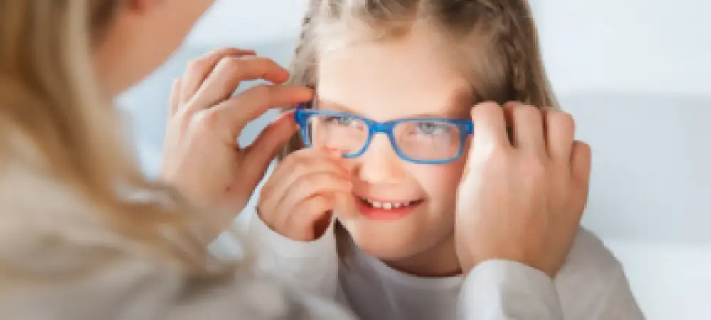 Косоглазие у ребенка: помогут ли очки? | Ok.Optyk